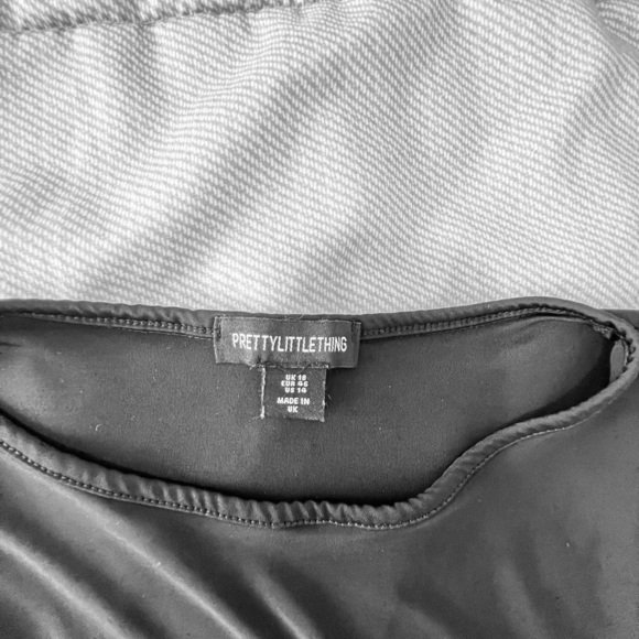 PrettyLittleThing Black Fitted Bodysuit - Picture 4 of 4